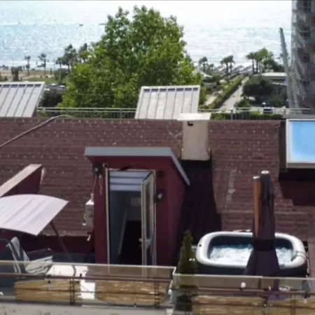 Private Rooftop Jacuzzi- Side Duplex