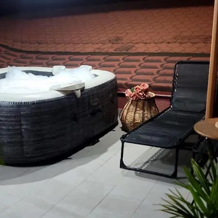 Private Rooftop Jacuzzi- Side Duplex Golem (Tirana)