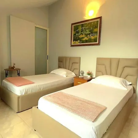 Private Rooftop Jacuzzi- Side Duplex * Golem (Tirana)