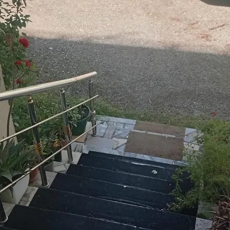 Appartement Private Rooftop Jacuzzi- Side Duplex Golem (Tirana)